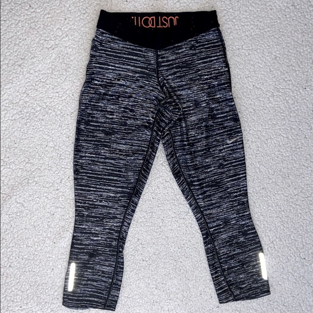 Nike DRI-FIT cropped leggings